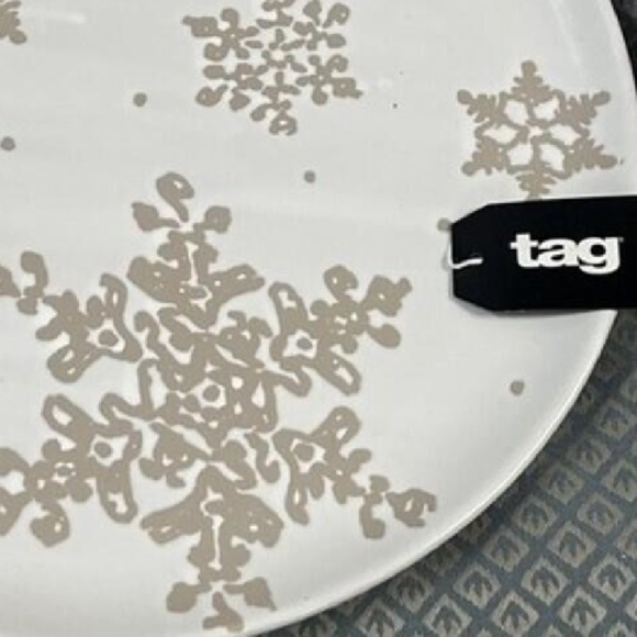 tagltd Falling Snow Platter Winter Gold Snowflake Accented 14-inch Round ~ NWT - Picture 4 of 5